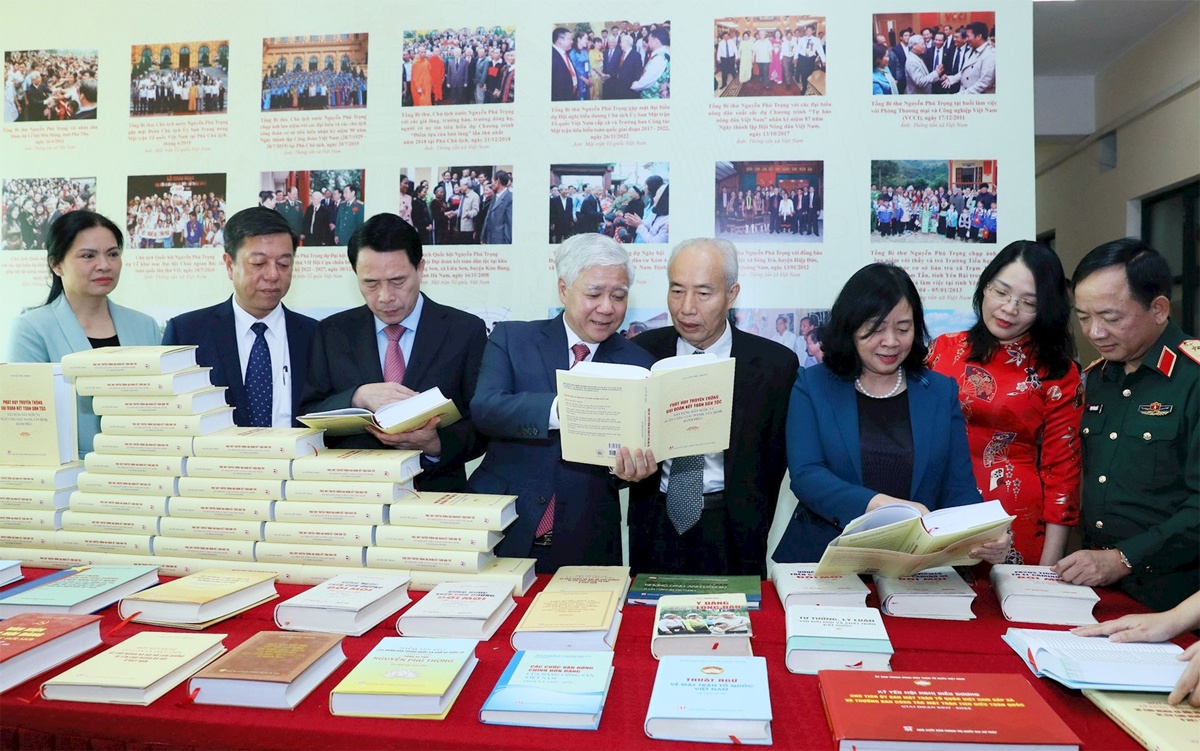 Đảng ủy Khối các cơ quan Trung ương giới thiệu hai cuốn sách của Tổng Bí thư Nguyễn Phú Trọng