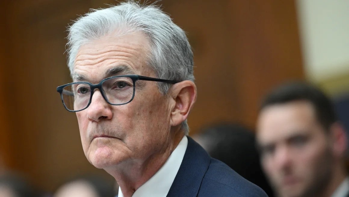 Chủ tịch Fed khẳng định sẽ không vội cắt giảm lãi suất