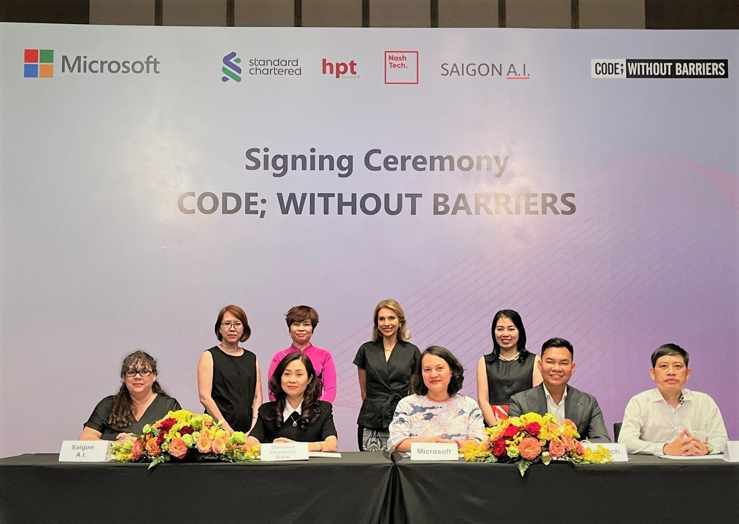 Standard Chartered hợp tác với Microsoft để trao quyền cho phụ nữ thông qua Chương trình 