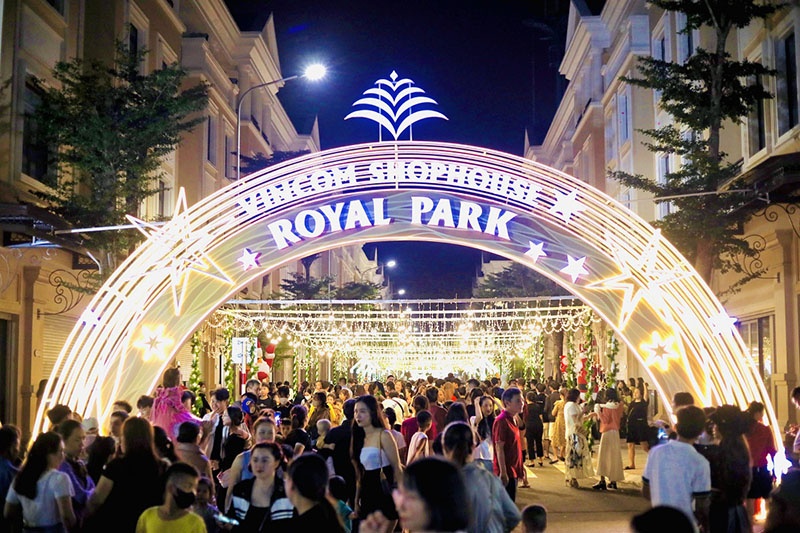 Những sự kiện hoành tráng liên tục thu hút hàng nghìn lượt khách đến với Vincom Shophouse Royal Park