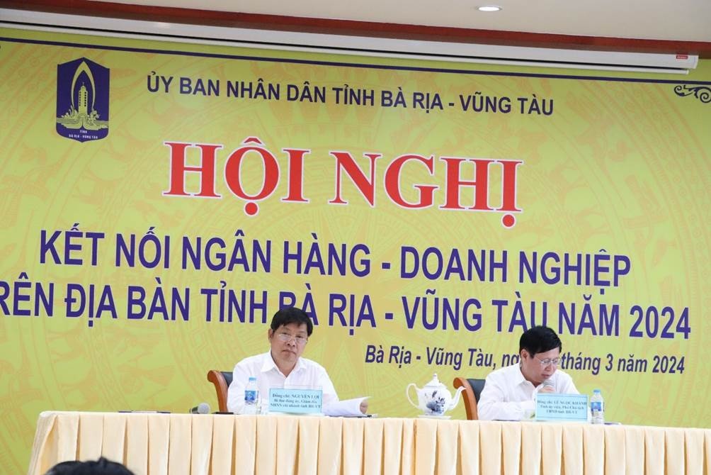 Ông Lê Ngọc Khánh - Phó Chủ tịch UBND tỉnh và ông Nguyễn Lợi - Giám đốc Ngân hàng Nhà nước chi nhánh tỉnh đồng chủ trì Hội nghị