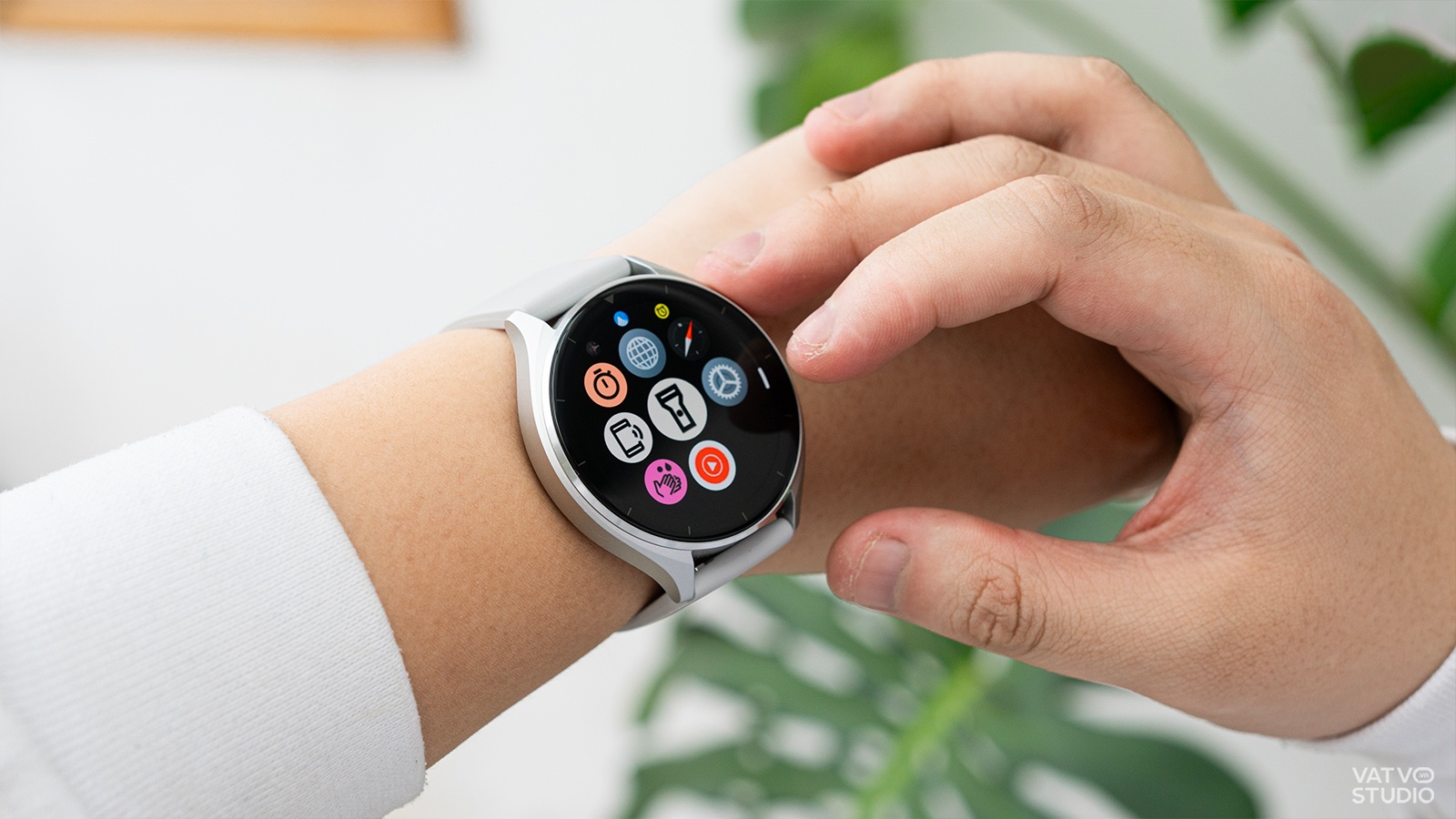 Xiaomi Watch 2 giá từ 4,7 triệu đồng: Chạy Wear OS, dùng ứng dụng Google rất tiện!