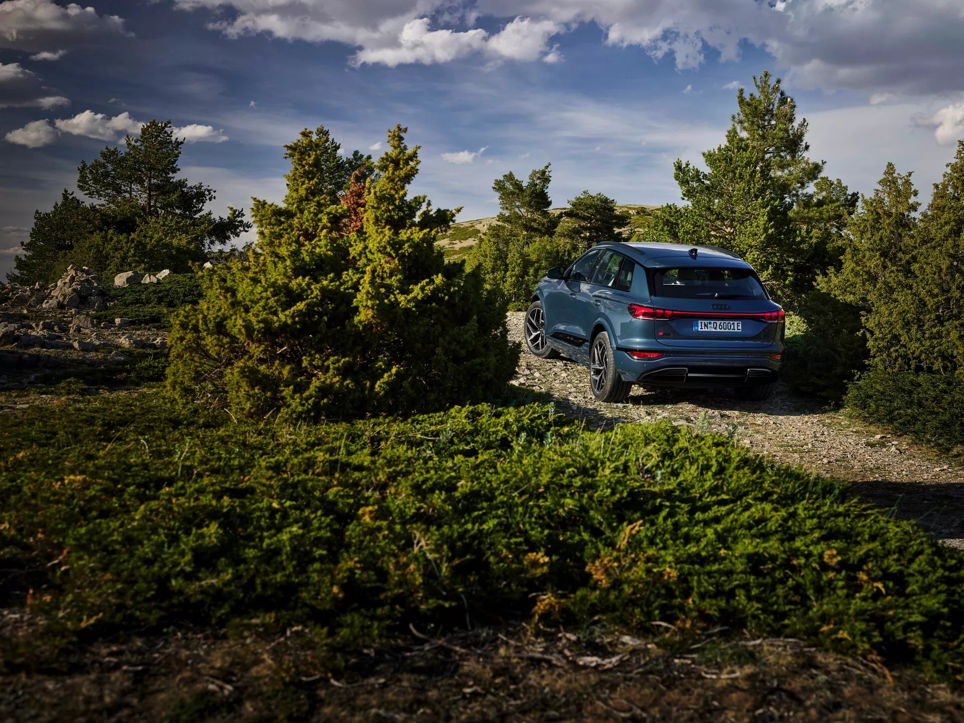 Audi Q6 e-tron 2025 ra mắt, khai mở một phần ngôn ngữ thiết kế mới - Ảnh 4.
