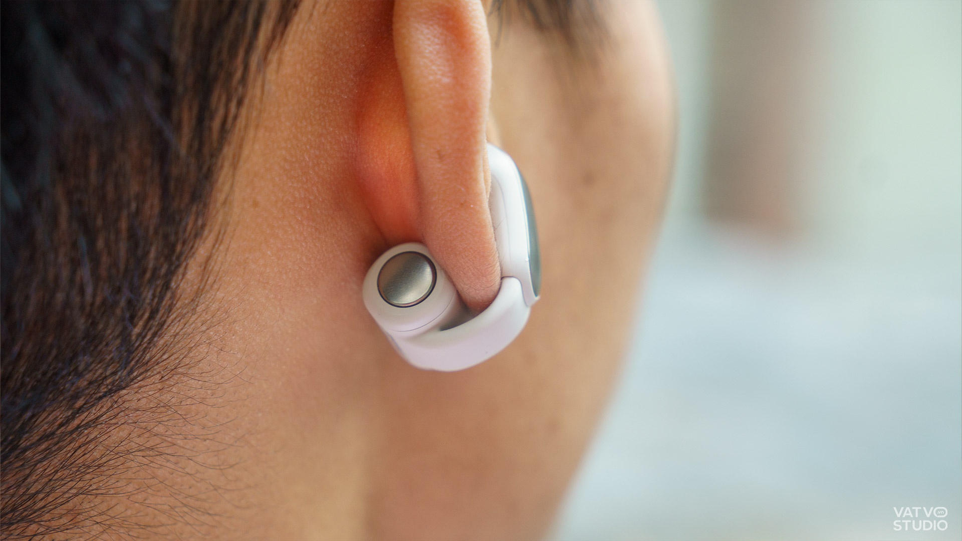 Bose Ultra Open Earbuds: Tai nghe có thiết kế độc lạ, giá gần 8 triệu đồng