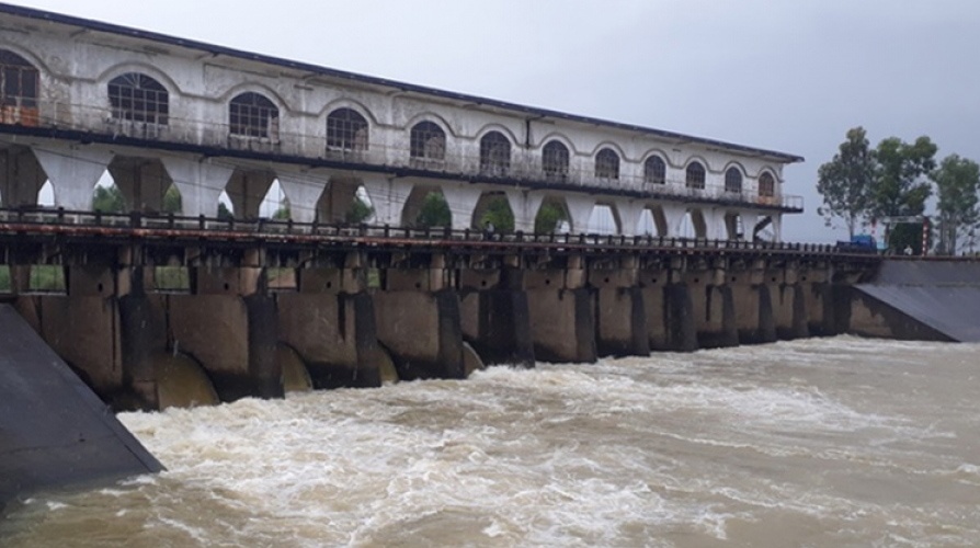 nhà máy nước Cầu Đỏ, nguồn cung cấp nước sinh hoạt chính hiện nay cho Đà Nẵng liên tục bị nhiễm mặn với mức cao. 