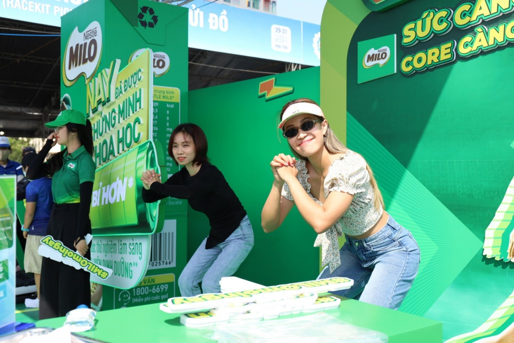 Trạm tiếp năng lượng với nhiều thử thách sức bền của nhãn hàng MILO, Nestlé Việt Nam tại Tiền Phong Marathon 2024.
