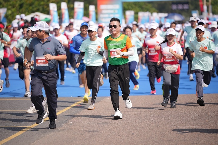 Giải Marathon báo Tiền Phong thu hút 11.500 vận động viên tham gia