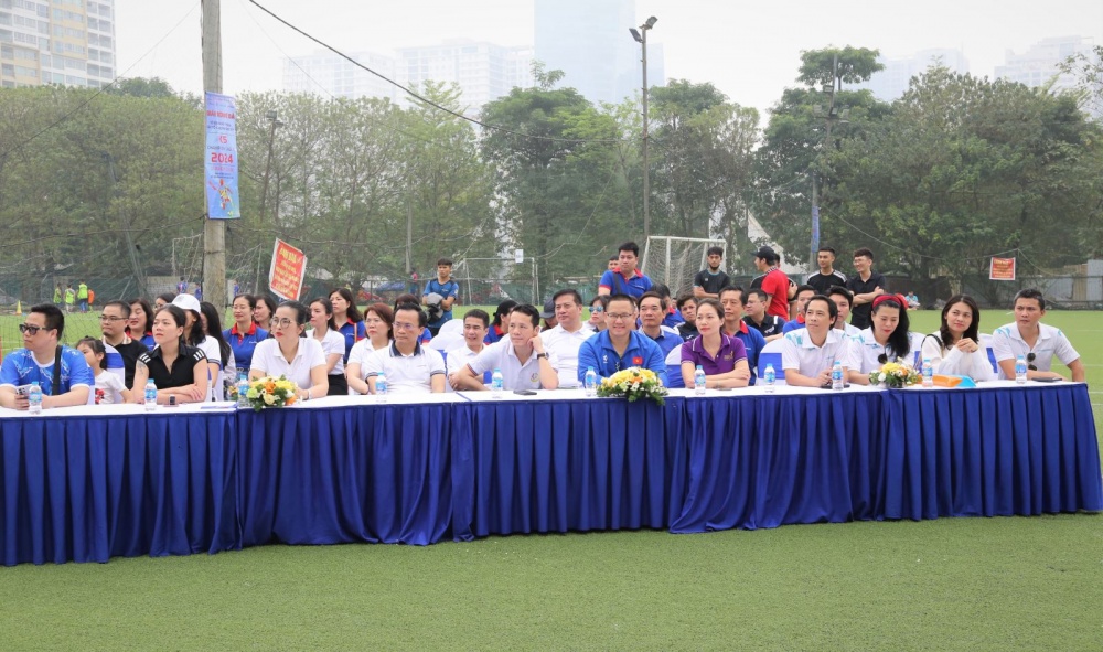 Các đại biểu tham dự lễ khai mạc giải bóng đá vô địch Khối 5 năm 2024