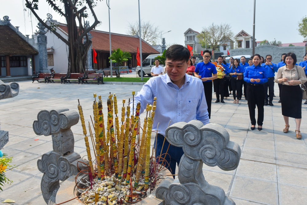 Tuổi trẻ Ngân hàng Trung ương dâng hương kỷ niệm 120 năm ngày sinh đồng chí Nguyễn Lương Bằng