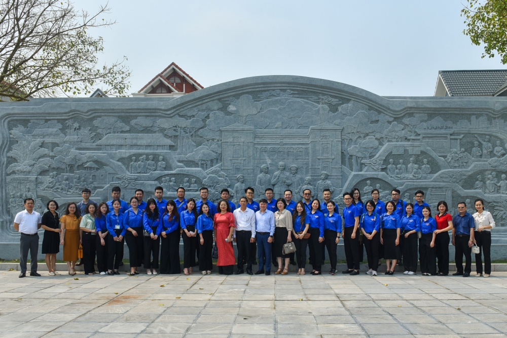 Tuổi trẻ Ngân hàng Trung ương dâng hương kỷ niệm 120 năm ngày sinh đồng chí Nguyễn Lương Bằng