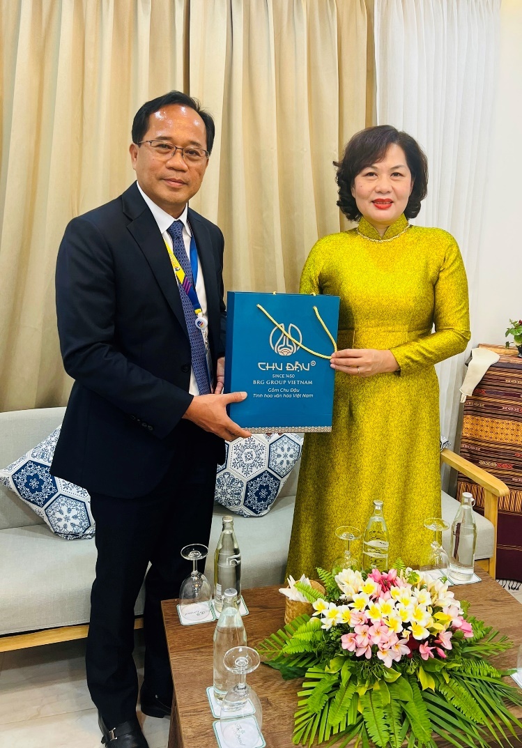 Thống đốc Nguyễn Thị Hồng tham dự Hội thảo cấp cao về “Tận dụng cơ hội phát triển trong bối cảnh thế giới biến động” tại Lào