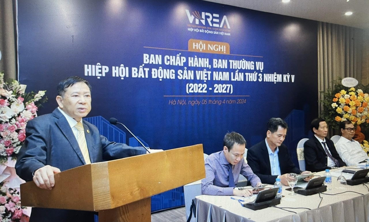 TS. Nguyễn Văn Khôi - Chủ tịch Hiệp hội Bất động sản Việt Nam phát biểu tại hội nghị.