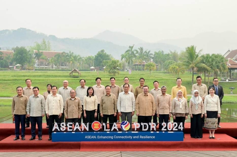 Các Lãnh đạo NHTW và Bộ Tài chính tham dự Hội nghị tại Luang Prabang, Lào