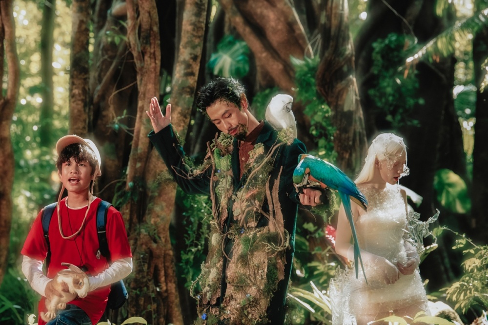 Hình ảnh trong MV “Nhạc của rừng” của Đen Vâu