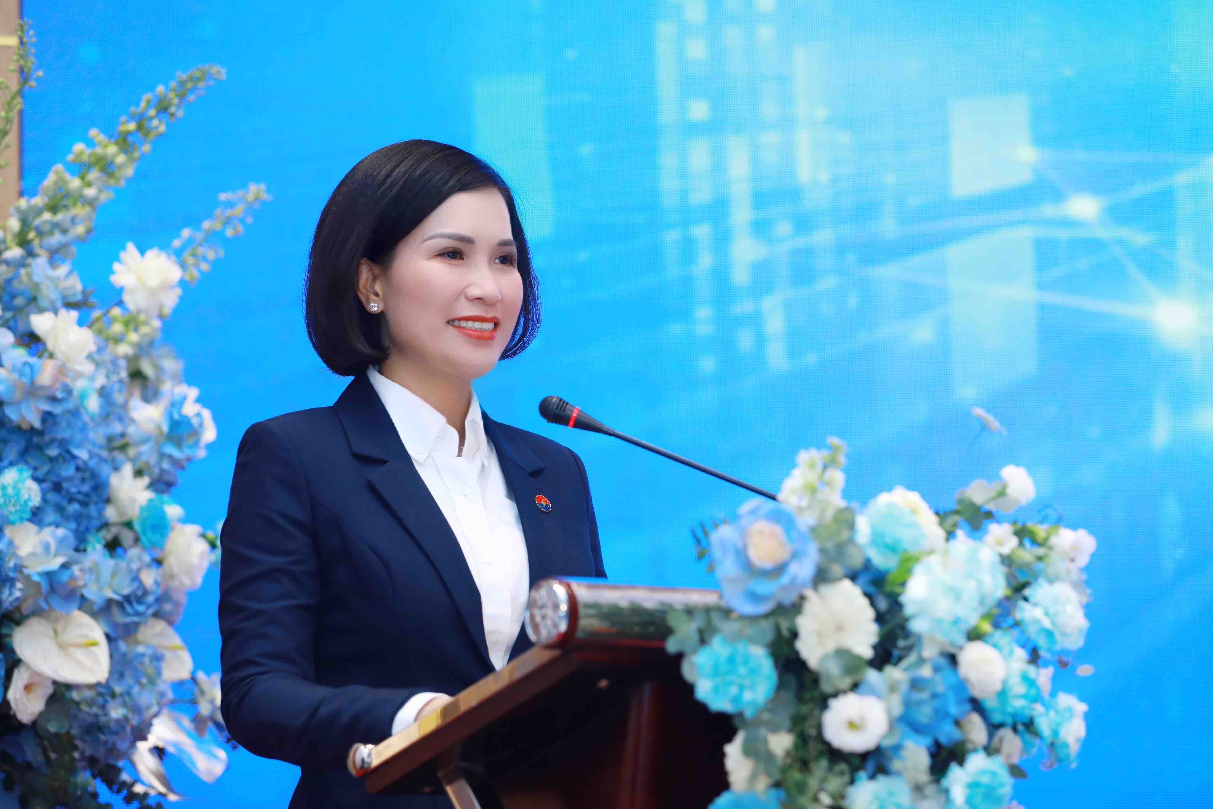 Bà Bùi Thị Thanh Hương - Chủ tịch HĐQT Ngân hàng NCB chia sẻ với cổ đông tại Đại hội