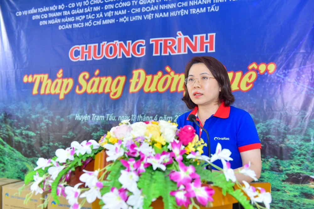 Đồng chí Đặng Mai Phương – Thành viên hội đồng quản trị Ngân hàng Hợp Tác Xã Việt Nam phát biểu tại chương trình