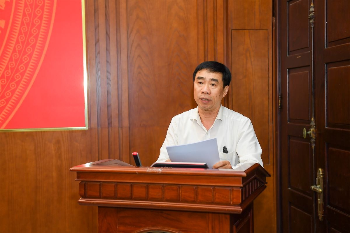 Ông Cấn Quốc Hưng - Phó Trưởng Ban Tuyên giáo trình bày dự thảo sơ kết 03 năm thực hiện Kết luận số 01-KL/TW      ảnh: Đức Khanh
