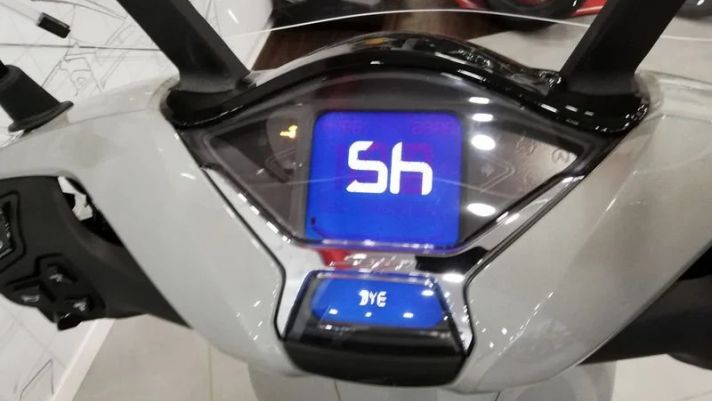 Honda SH 2024 ra mắt màu mới: đã đẹp lại còn sang, giá gần 100 triệu nhưng không phải có tiền là mua được! - Ảnh 3.