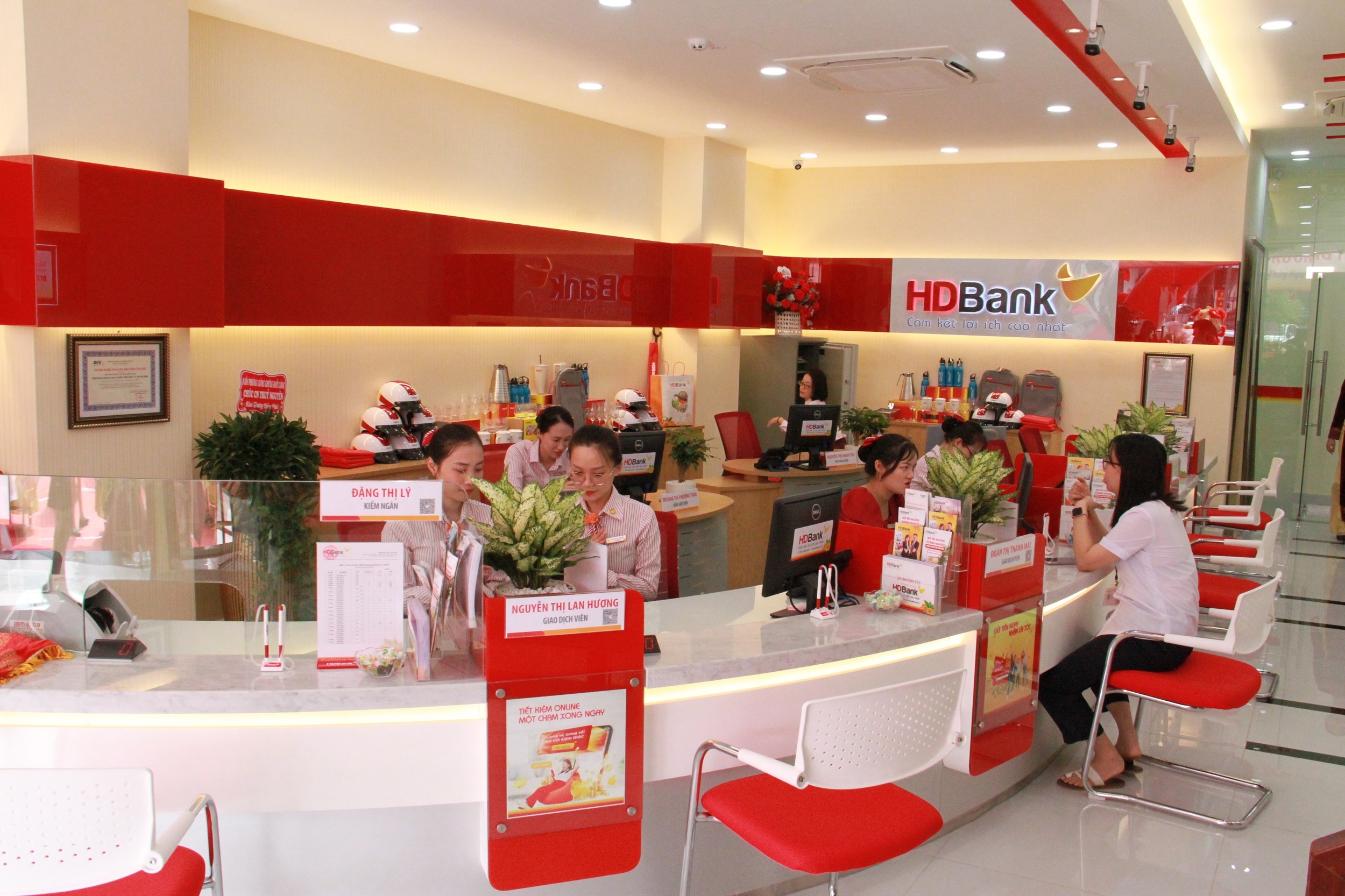 HDBank hiện đã có hơn 360 điểm giao dịch trên cả nước. Riêng tại Hải Phòng, HDBank đã mở rộng 02 chi nhánh và 03 phòng giao dịch, phục vụ hàng trăm nghìn khách hàng