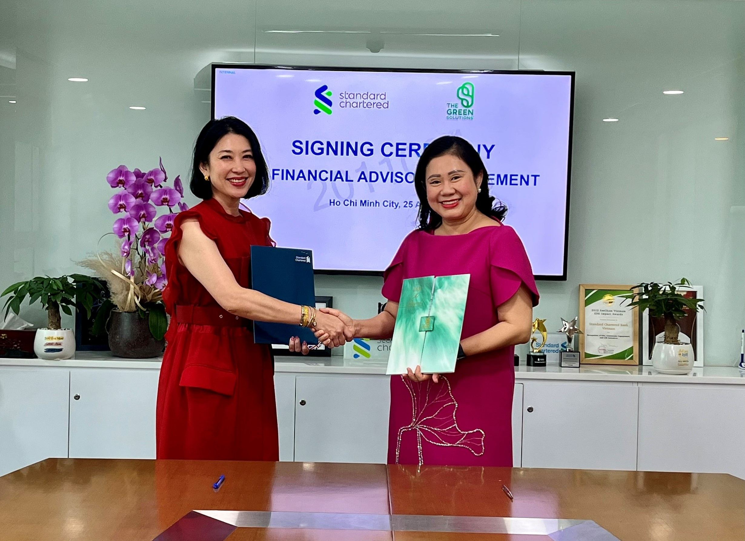 Standard Chartered hợp tác cung cấp dịch vụ tư vấn tài chính cho dự án hydro xanh Trà Vinh của TGS tại Việt Nam