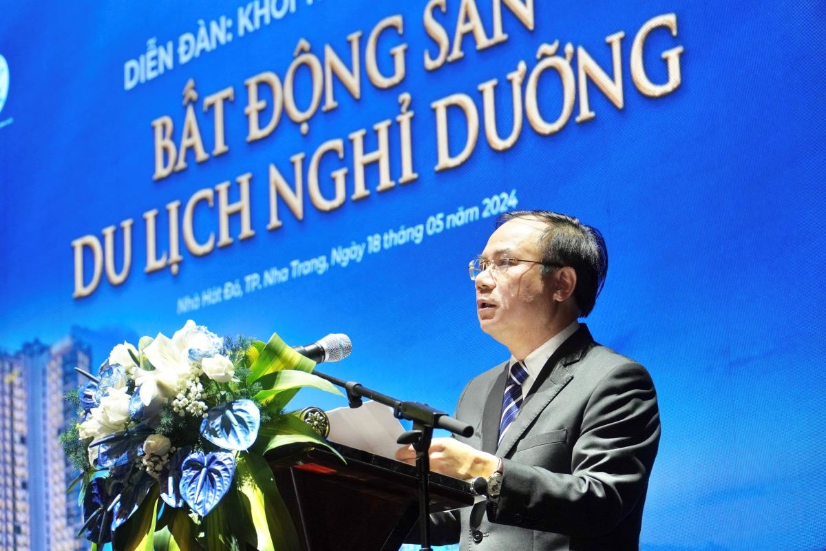 Thứ trưởng Bộ Xây dựng Nguyễn Văn Sinh phát biểu tại diễn đàn.