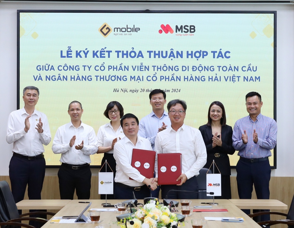 Ông Nguyễn Việt Trung - Tổng Giám Đốc Gtel Mobile và ông Nguyễn Hoàng Linh – Tổng Giám đốc MSB ký thỏa thuận hợp tác