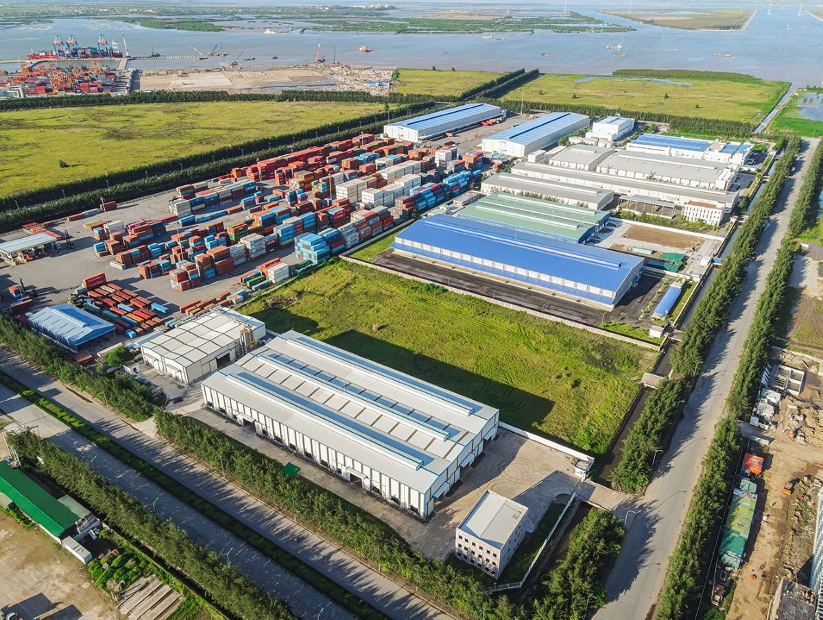 Nhiều nhà đầu tư nước ngoài tiếp tục đầu tư vào các chuỗi nhà máy, dây chuyền sản xuất công nghiệp tại Việt Nam.