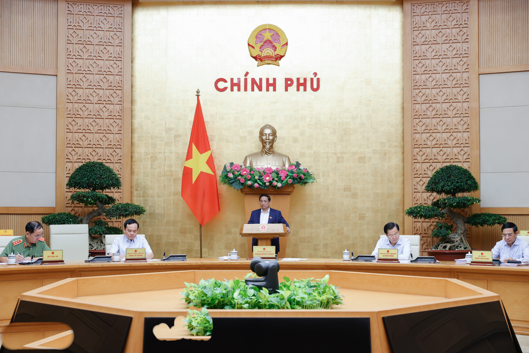Thủ tướng Phạm Minh Chính: Ưu tiên cho tăng trưởng càng cao càng tốt, kiểm soát tốt lạm phát- Ảnh 2.