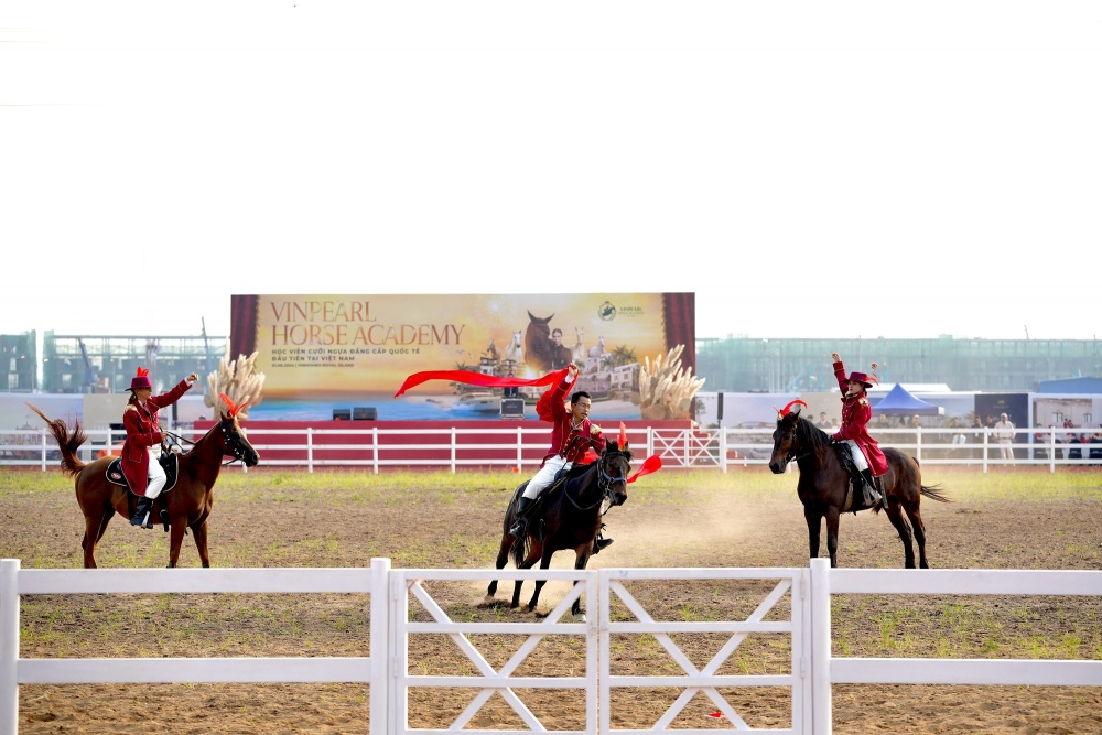 Vinpearl Horse Academy Vũ Yên khai trương kỹ thuật ngày 1/6/2024, là học viện cưỡi ngựa chuyên nghiệp, được đầu tư bài bản nhất Việt Nam