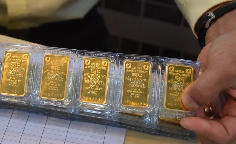 Chênh lệch giá vàng trong nước và thế giới ngày càng thu hẹp chỉ còn hơn 5 triệu đồng/lượng