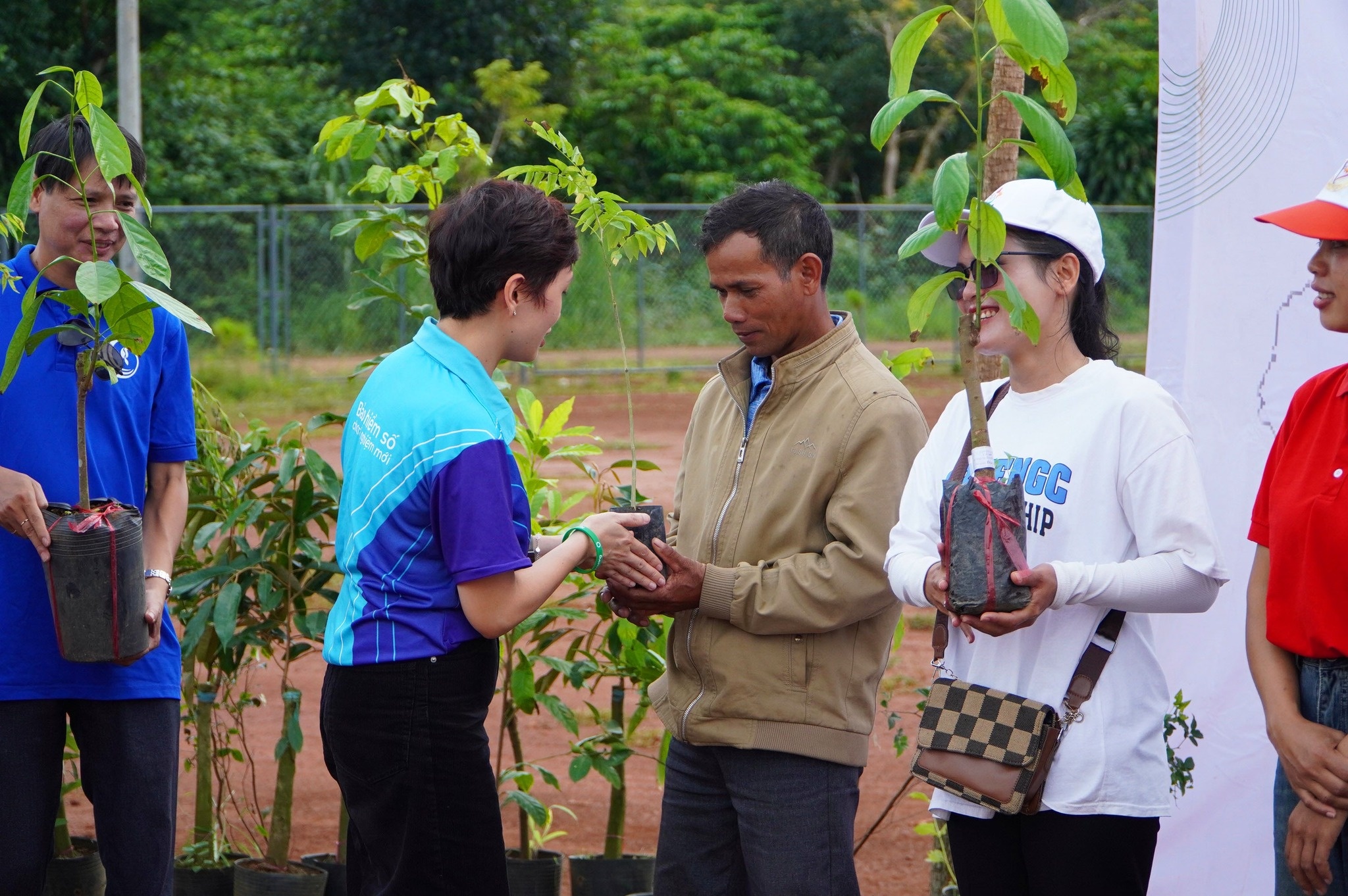 TreeBank hỗ trợ đồng bào 5 huyện ở tỉnh Lâm Đồng chuyển đổi nông nghiệp sinh thái