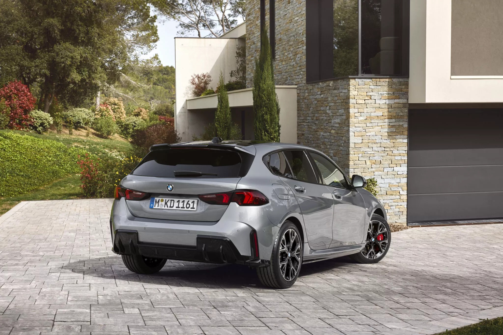 BMW 1-Series 2025 ra mắt: Thay đổi nhẹ nhàng, nội thất xịn không kém nhóm trên, giá dự kiến hút khách ở cả phân khúc xe sang lẫn phổ thông- Ảnh 13.
