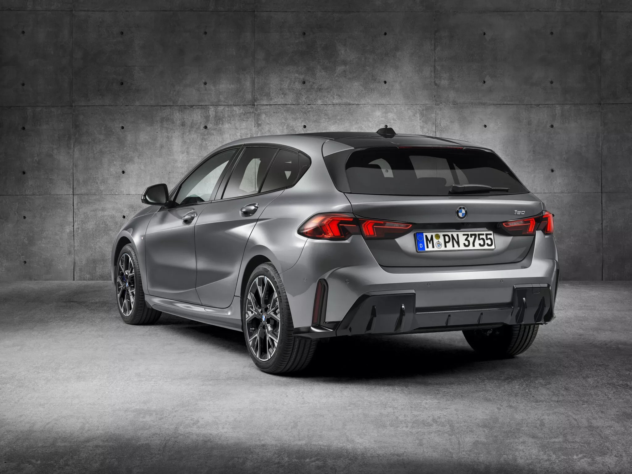 BMW 1-Series 2025 ra mắt: Thay đổi nhẹ nhàng, nội thất xịn không kém nhóm trên, giá dự kiến hút khách ở cả phân khúc xe sang lẫn phổ thông- Ảnh 17.