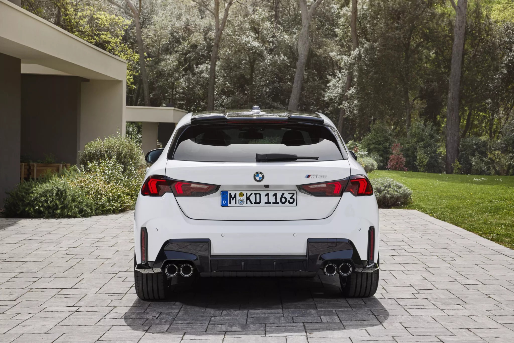 BMW 1-Series 2025 ra mắt: Thay đổi nhẹ nhàng, nội thất xịn không kém nhóm trên, giá dự kiến hút khách ở cả phân khúc xe sang lẫn phổ thông- Ảnh 11.
