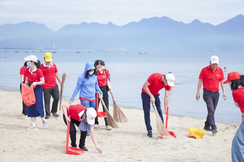 SeABank: Gần 1.000 cán bộ, nhân viên ra quân làm sạch bờ biển tại 11 tỉnh, thành