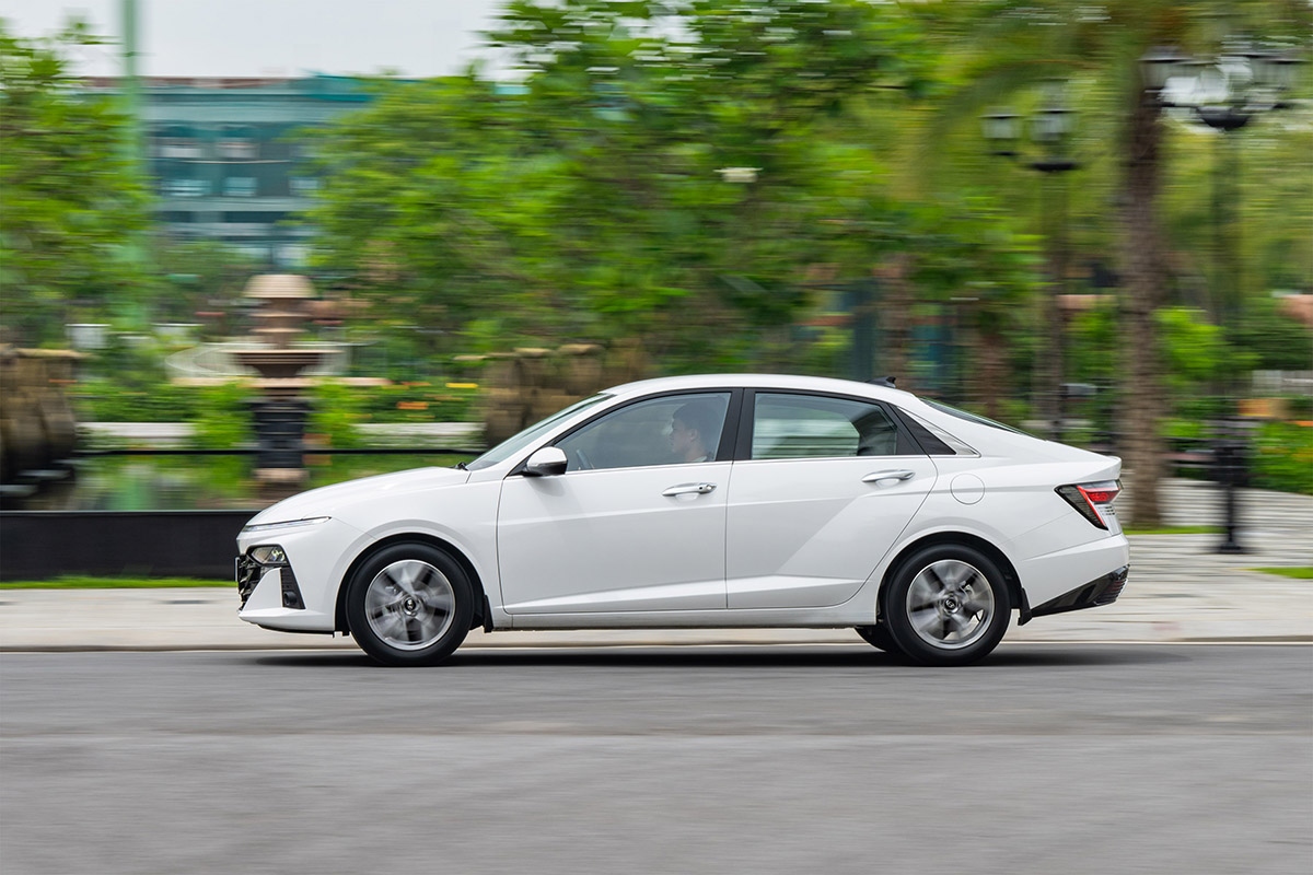 Vừa ra mắt Hyundai Accent đã giảm giá, khiến Toyota Vios và Honda City lao đao- Ảnh 2.