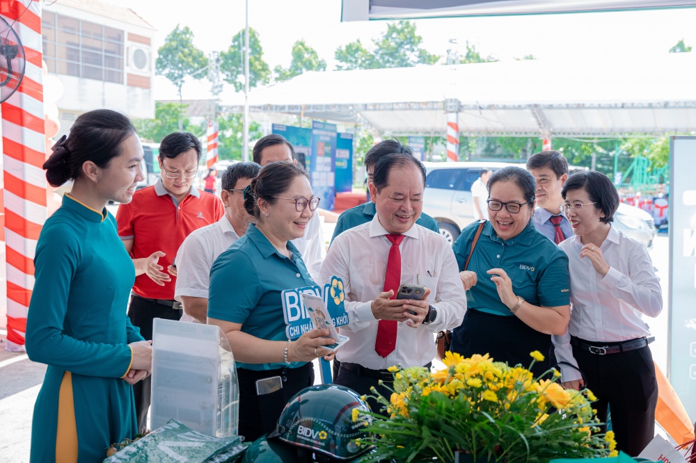 Ngành Ngân hàng Bến Tre: Sôi nổi các hoạt động hưởng ứng Ngày không tiền mặt