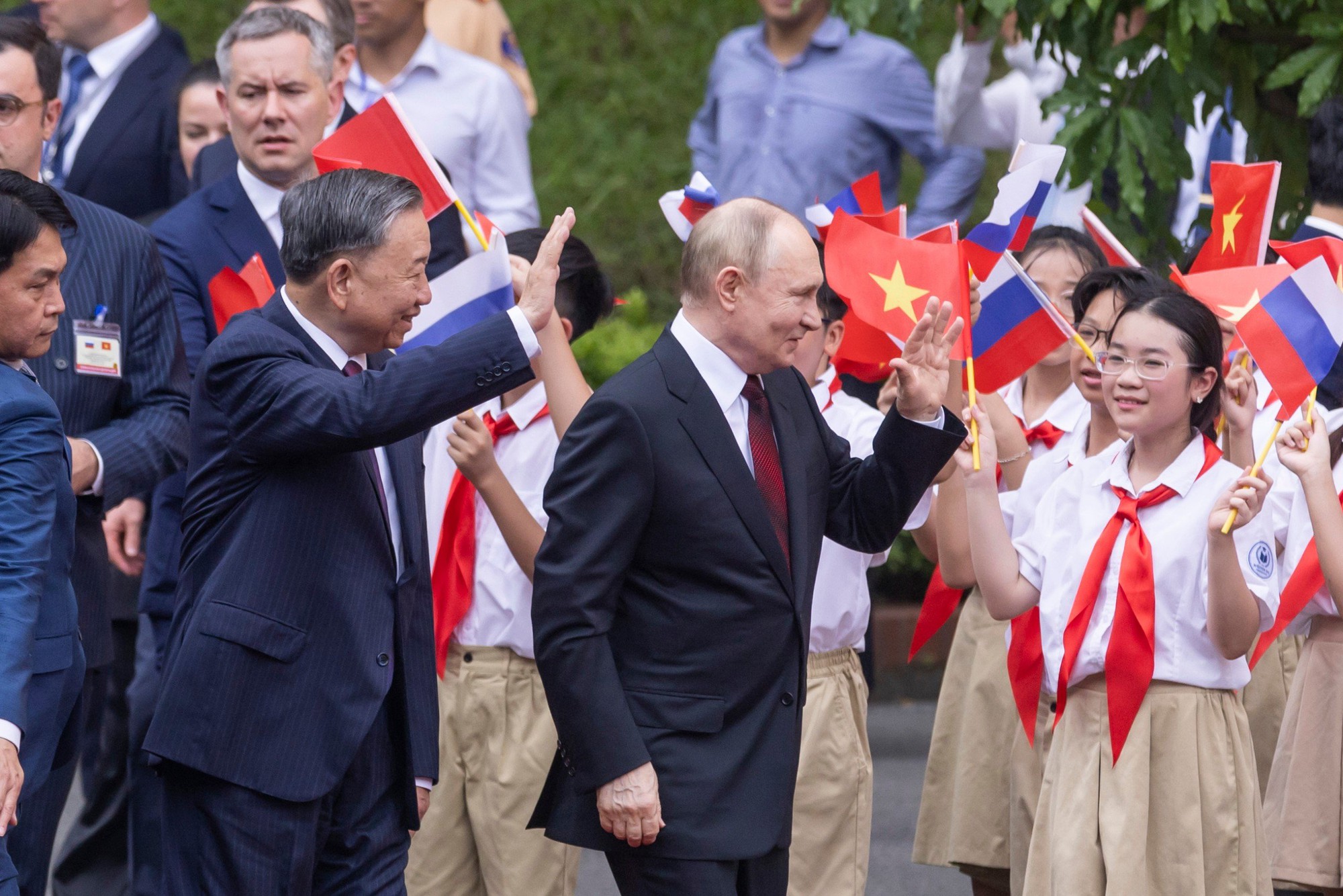 Lễ đón chính thức Tổng thống LB Nga Vladimir Putin thăm cấp Nhà nước tới Việt Nam- Ảnh 7.