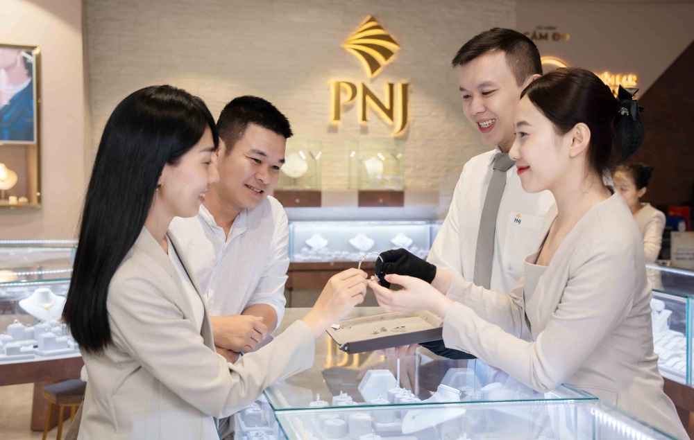 PNJ tập trung  gia tăng khách hàng mới, tăng cường tỷ lệ quay lại của khách hàng cũ (Ảnh: Việt Hùng).