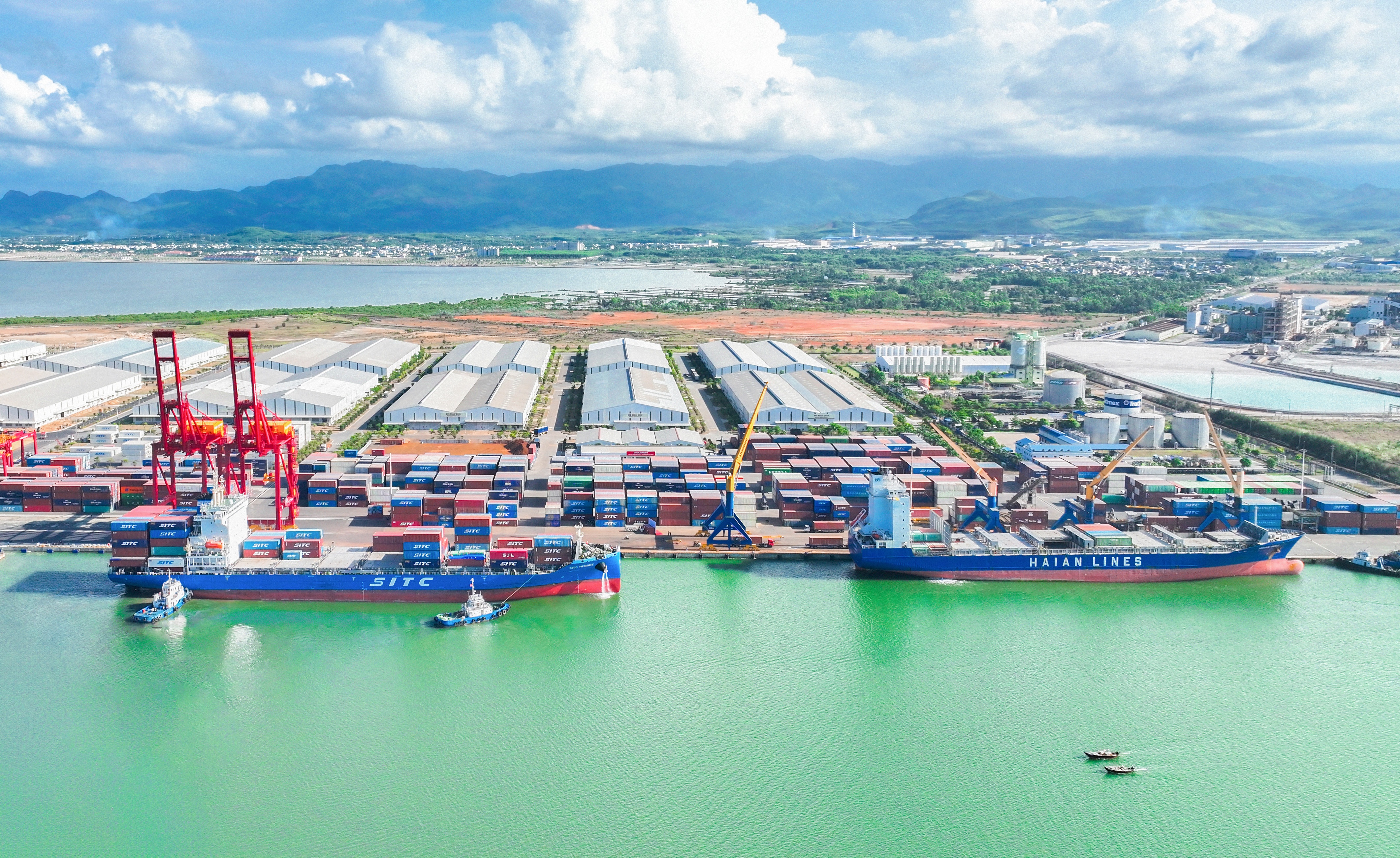 Cảng Chu Lai hợp tác với nhiều hãng tầu quốc tế phục vụ hoạt động XNK hàng hóa cho DN
