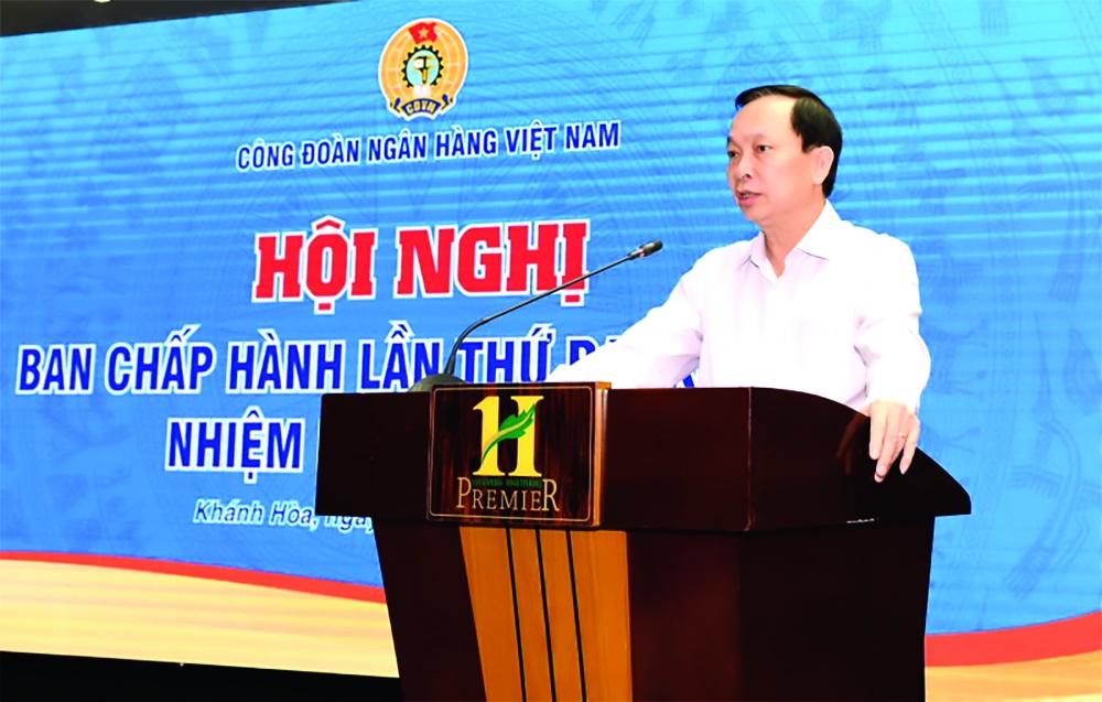 Phó Thống đốc Thường trực NHNN, Chủ tịch Công đoàn NHVN Đào Minh Tú phát biểu tại hội nghị