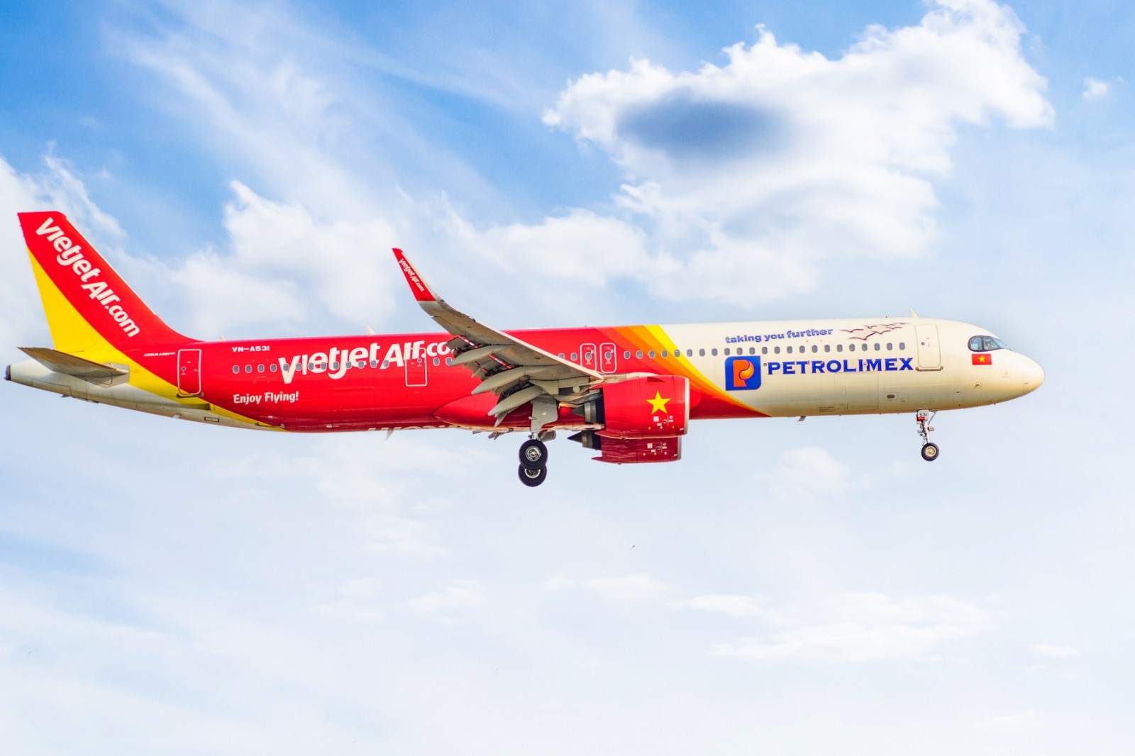 •	Vietjet đã chuyên chở 10 triệu lượt khách giữa Hàn Quốc – Việt Nam, với hơn 37 đường bay thường lệ và thuê chuyến