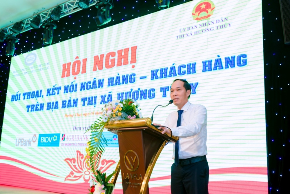 Ông Phạm Bá Nam - Giám đốc NHNN CN  Thừa Thiên Huế đề nghị: UBND thị xã Hương Thủ; các Sở, Ngành, Hiệp hội/Hội Doanh nghiệp trên địa bàn tiếp tục phối hợp chặt chẽ với ngành Ngân hàng