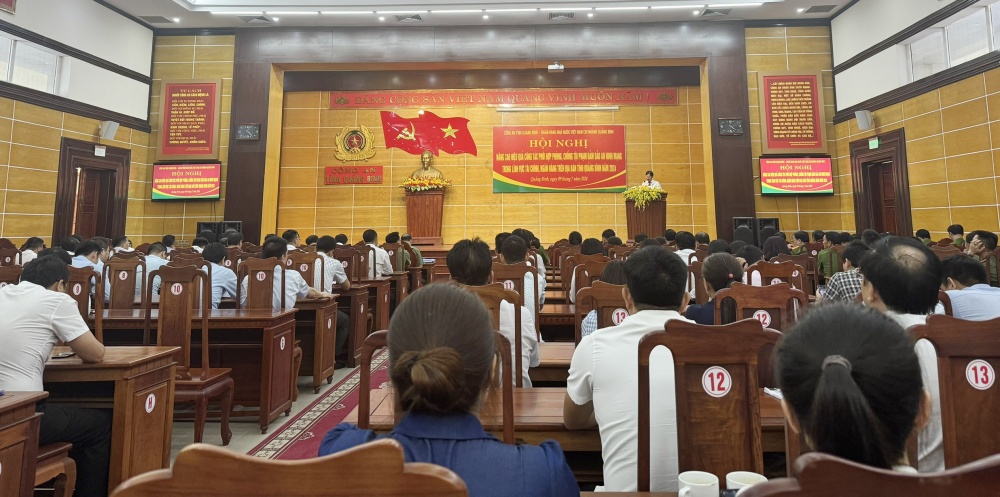 Công an tỉnh Quảng Bình phối hợp với Ngân hàng Nhà nước Chi nhánh Quảng Bình tổ chức Hội nghị nâng cao hiệu quả công tác phối hợp phòng, chống tội phạm đảm bảo an ninh mạng trong lĩnh vực tài chính, ngân hàng trên địa bàn tỉnh Quảng Bình.