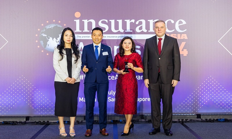 Đại diện Bảo hiểm Liberty nhận giải thưởng Công ty Bảo hiểm Phi nhân thọ Quốc tế của năm – Việt Nam tại IAA 2024