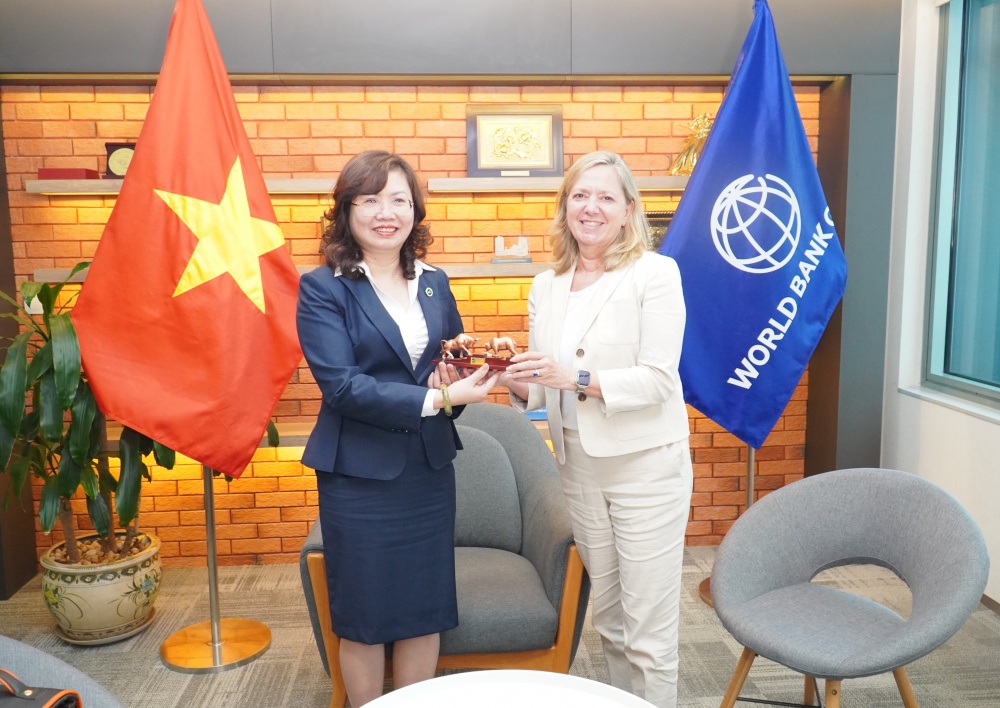 Chủ tịch Ủy ban Chứng khoán làm việc với Giám đốc Quốc gia WB tại Việt Nam