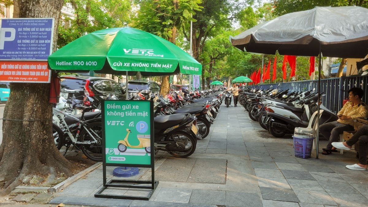 Hà Nội: Gần 100 nghìn lượt gửi xe không tiền mặt sau hơn 2 tháng