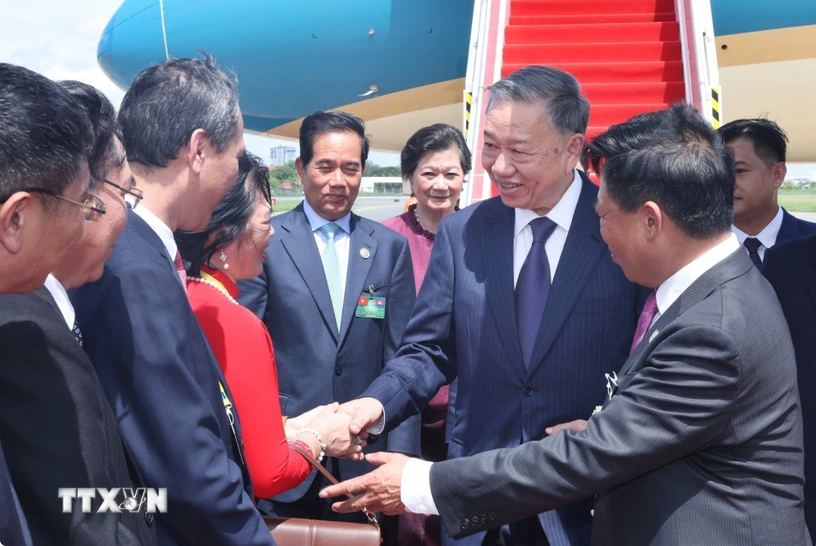 Chủ tịch nước Tô Lâm đến Phnom Penh, bắt đầu thăm cấp Nhà nước tới Campuchia