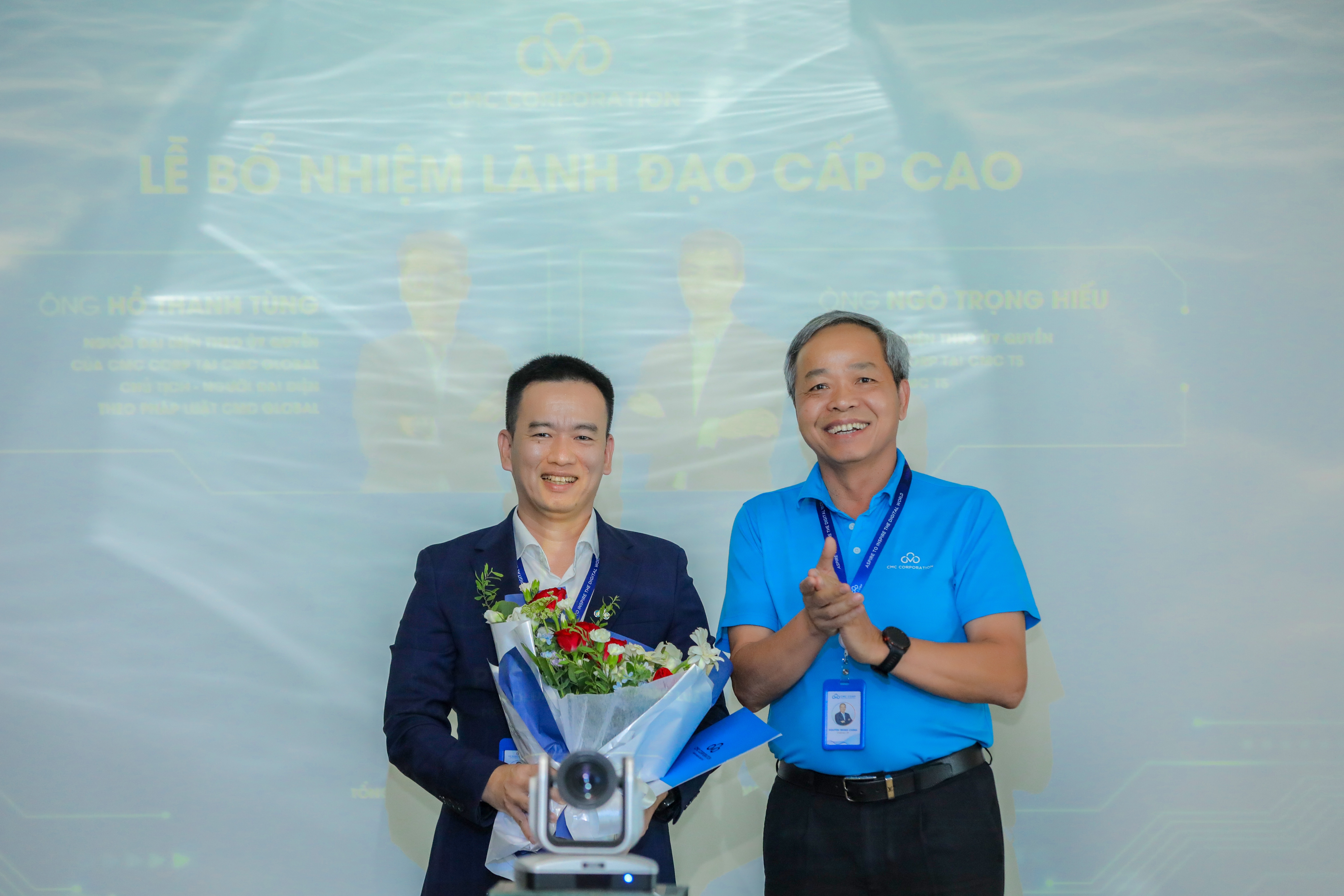 Chủ tịch CMC Nguyễn Trung Chính trao quyết định bổ nhiệm cho ông Ngô Trọng Hiếu