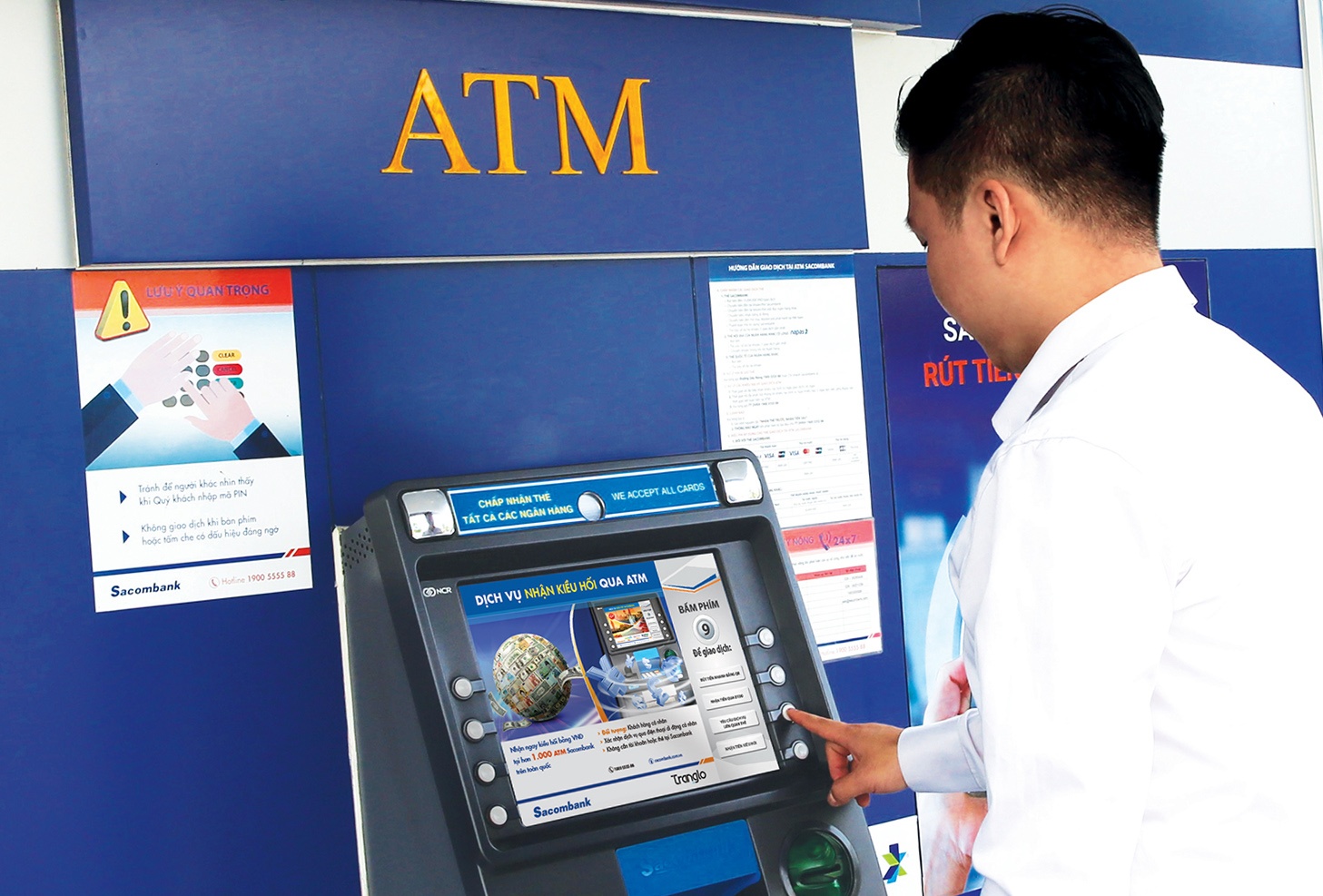 Người nhận kiều hối ở trong nước có thể rút tiền mặt tại máy ATM 